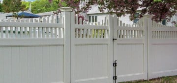 aspen haven series vinyl fence in white