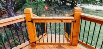 Cedar deck with deckorator railing and small latch gate