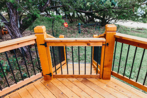 Cedar deck with deckorator railing and small latch gate