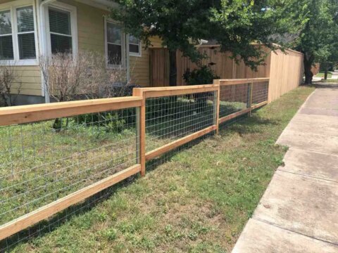 Four foot bull wire stair stepped fence in front yard