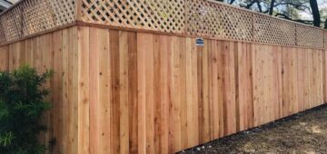 Privacy wood fence with lattice top