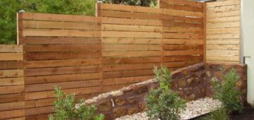 stair stepped horizontal fence with quarter gap on metal posts