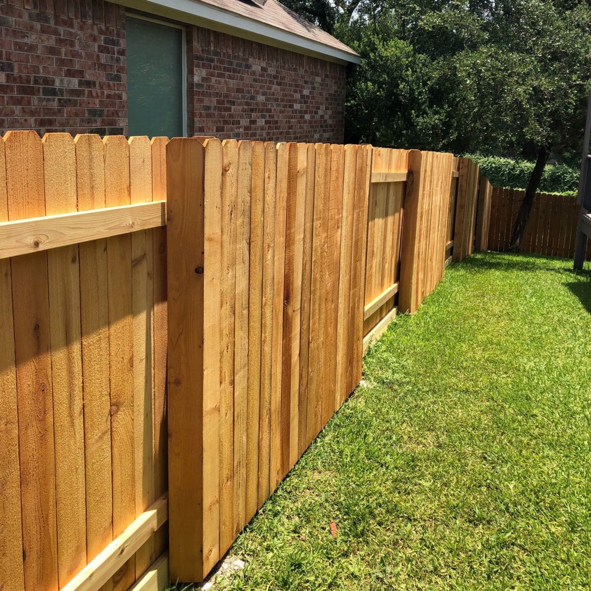 How to Replace a Damaged Fence in Texas